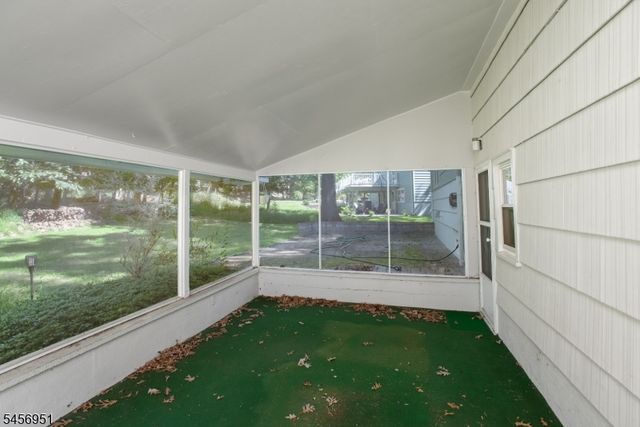 35 Rock Road West, Green Brook Twp., NJ 08812