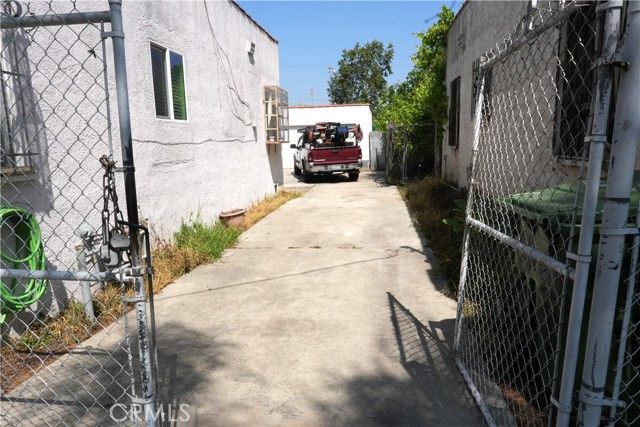 611 W 91st, Los Angeles, CA 90044