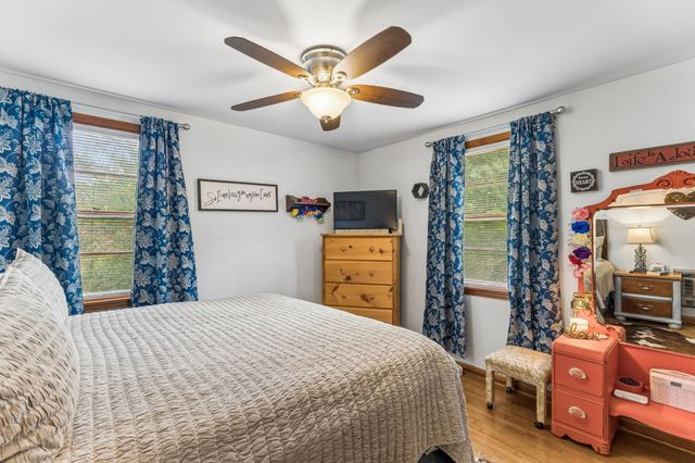 110 Pleasant Dr, Columbia, TN 38401