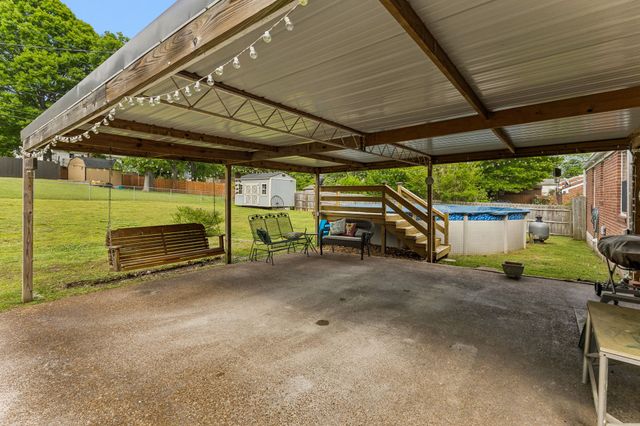 110 Pleasant Dr, Columbia, TN 38401
