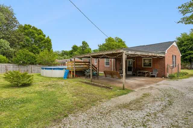 110 Pleasant Dr, Columbia, TN 38401