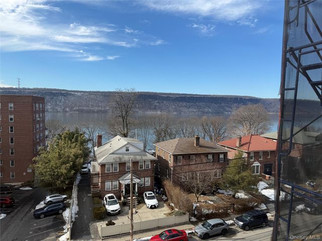 632 Warburton Ave. 5E, Yonkers, NY 10701