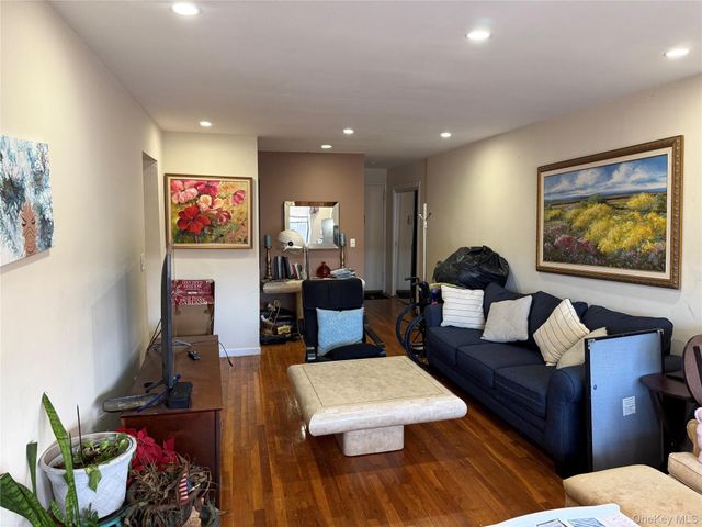 632 Warburton Ave. 5E, Yonkers, NY 10701