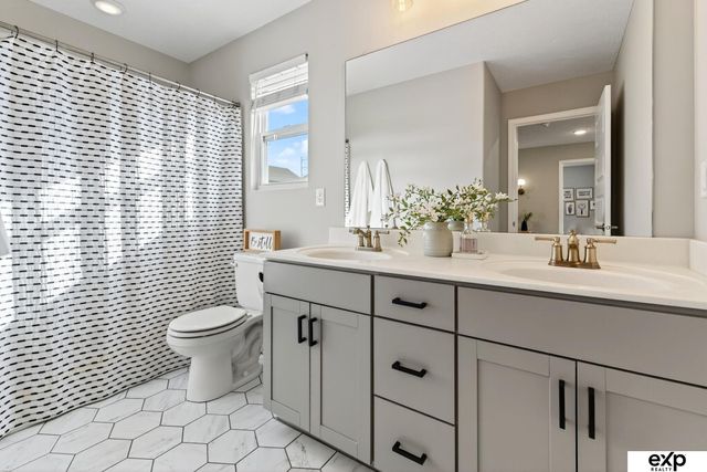 16863 Cary Street, Omaha, NE 68136