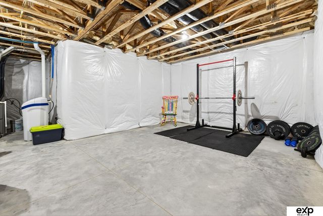 16863 Cary Street, Omaha, NE 68136