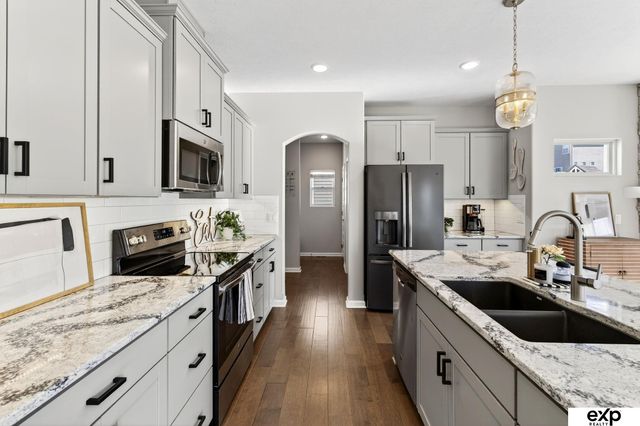 16863 Cary Street, Omaha, NE 68136