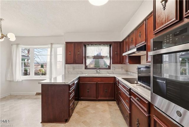 3160 Shaftesbury Lane, Winston Salem, NC 27105