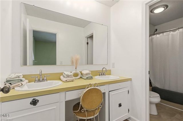 3160 Shaftesbury Lane, Winston Salem, NC 27105