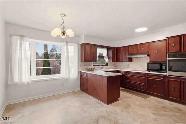 3160 Shaftesbury Lane, Winston Salem, NC 27105