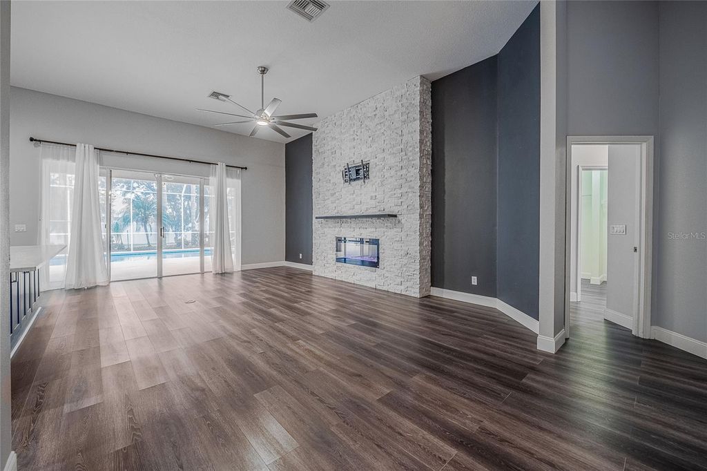 Image 12 of property listing at 2706 DURANT TRAILS BOULEVARD, Dover, FL 33527