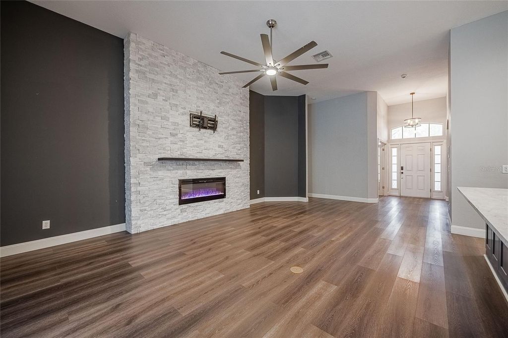 Image 13 of property listing at 2706 DURANT TRAILS BOULEVARD, Dover, FL 33527