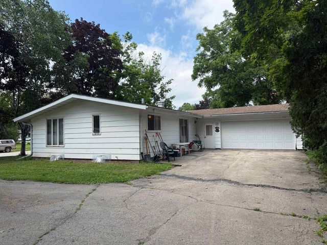 2120 CRANE STREET, Oshkosh, WI 54901