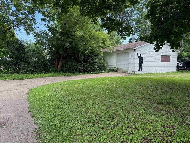 2120 CRANE STREET, Oshkosh, WI 54901