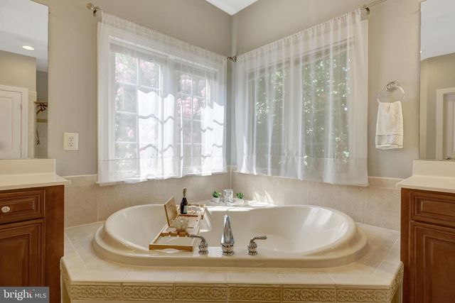 2894 SWANEE LN, Fairfax, VA 22031