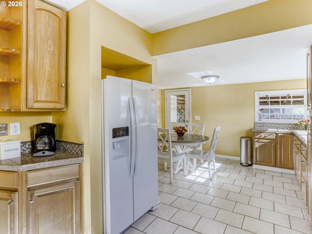 152 Ne 5TH Ave, Canby, OR 97013