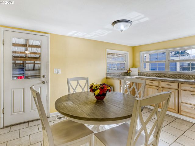 152 Ne 5TH Ave, Canby, OR 97013