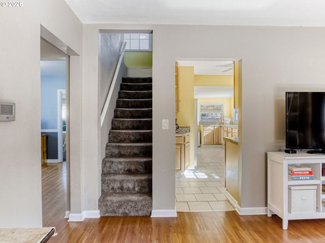 152 Ne 5TH Ave, Canby, OR 97013