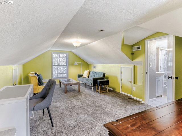 152 Ne 5TH Ave, Canby, OR 97013