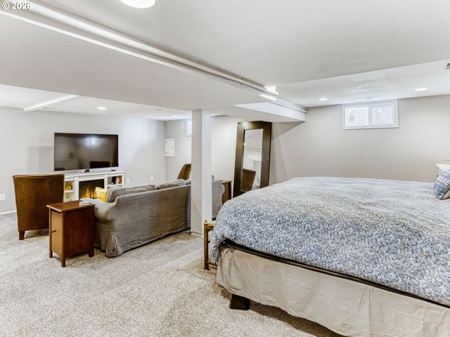 152 Ne 5TH Ave, Canby, OR 97013