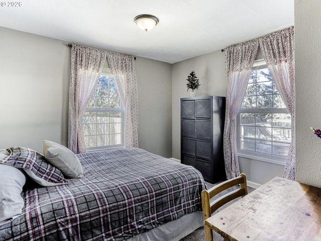 152 Ne 5TH Ave, Canby, OR 97013