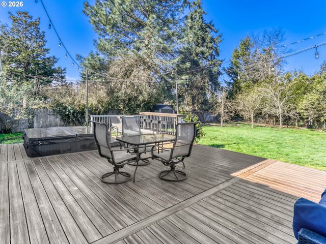 152 Ne 5TH Ave, Canby, OR 97013