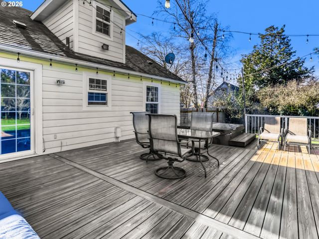 152 Ne 5TH Ave, Canby, OR 97013