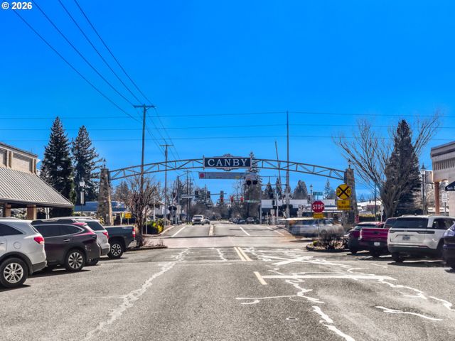 152 Ne 5TH Ave, Canby, OR 97013