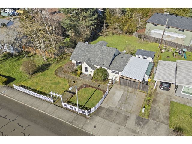 152 Ne 5TH Ave, Canby, OR 97013