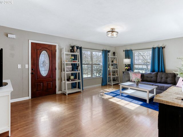 152 Ne 5TH Ave, Canby, OR 97013