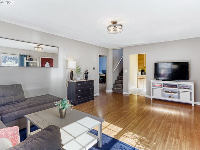 152 Ne 5TH Ave, Canby, OR 97013