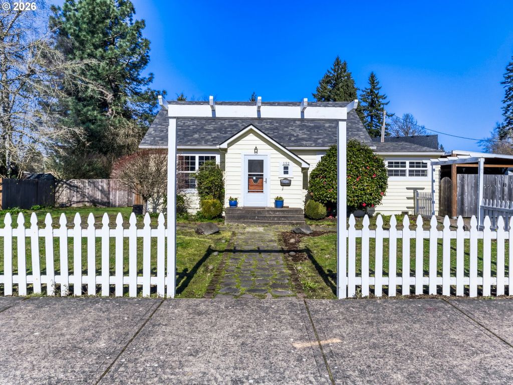 152 Ne 5TH Ave, Canby, OR 97013
