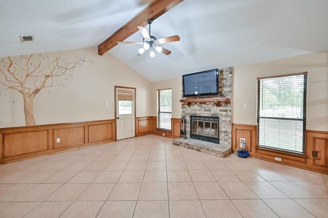 104 Hilltop Drive, Kennedale, TX 76060