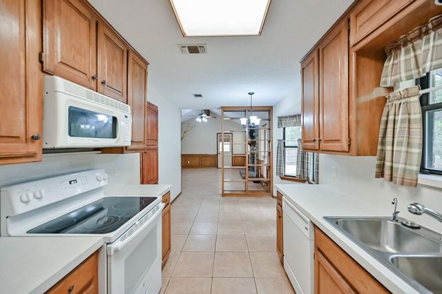 104 Hilltop Drive, Kennedale, TX 76060