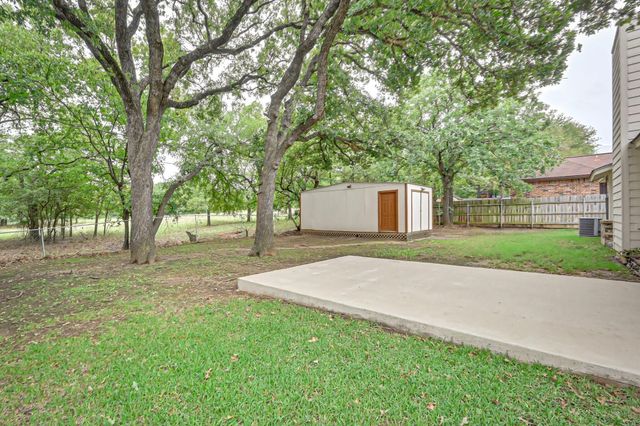 104 Hilltop Drive, Kennedale, TX 76060