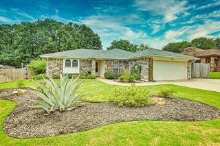 104 Hilltop Drive, Kennedale, TX 76060