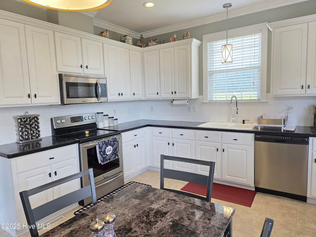 3502 Baybrooke Drive W, Wilson, NC 27893