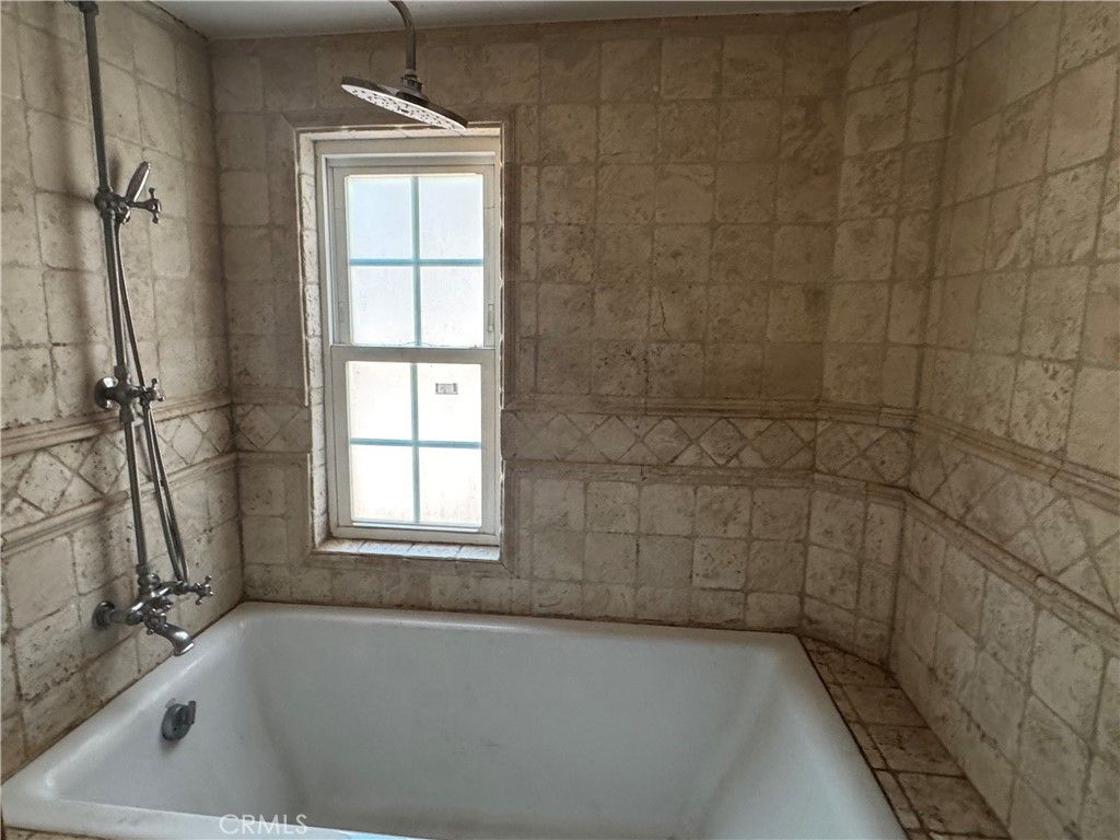 Image 7 of property listing at 3154 Vista Del Mar, Glendale, CA 91208