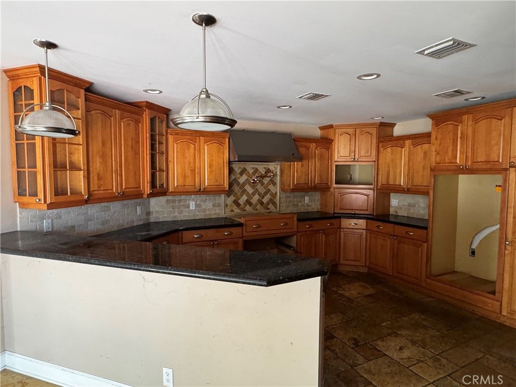 Image 9 of property listing at 3154 Vista Del Mar, Glendale, CA 91208