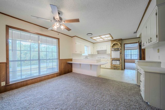 1214 W George Richey, Gladewater, TX 75647