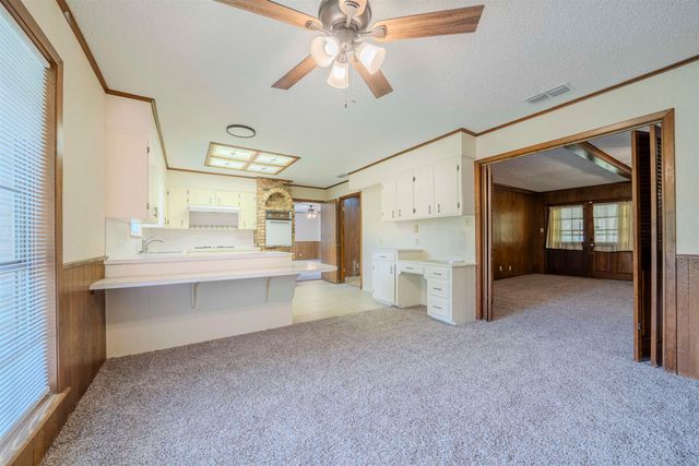 1214 W George Richey, Gladewater, TX 75647