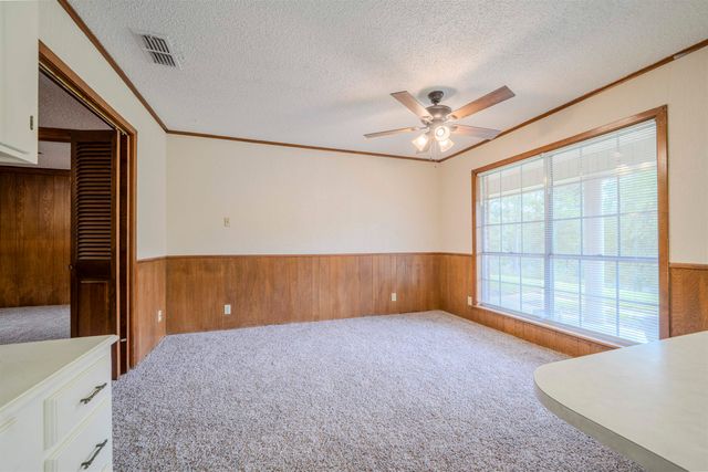 1214 W George Richey, Gladewater, TX 75647