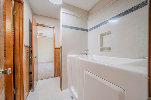 1214 W George Richey, Gladewater, TX 75647