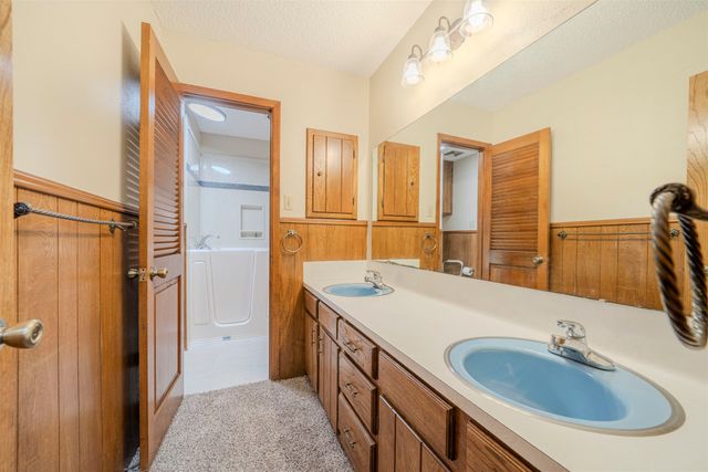 1214 W George Richey, Gladewater, TX 75647