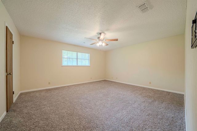 1214 W George Richey, Gladewater, TX 75647