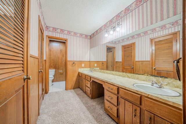 1214 W George Richey, Gladewater, TX 75647