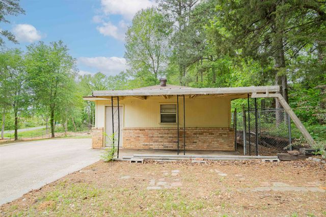 1214 W George Richey, Gladewater, TX 75647
