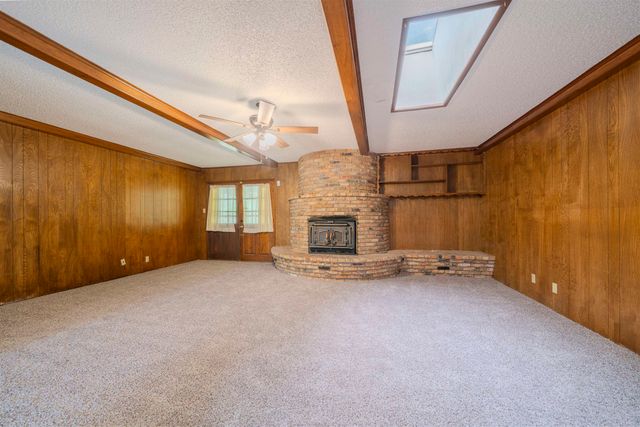 1214 W George Richey, Gladewater, TX 75647