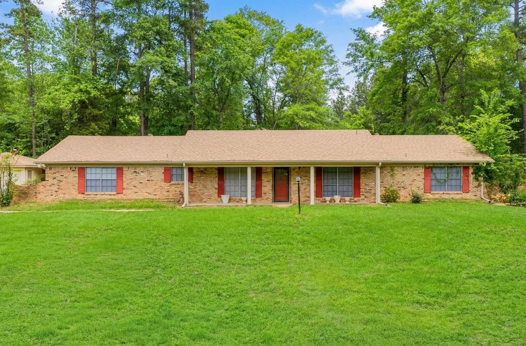 1214 W George Richey, Gladewater, TX 75647