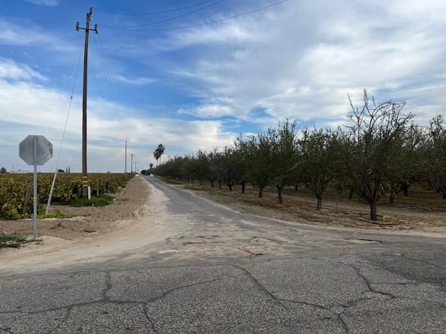 1105 E Rose Avenue, Fresno, CA 93725