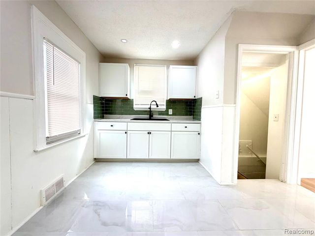 3666 Somerset Avenue, Detroit, MI 48224